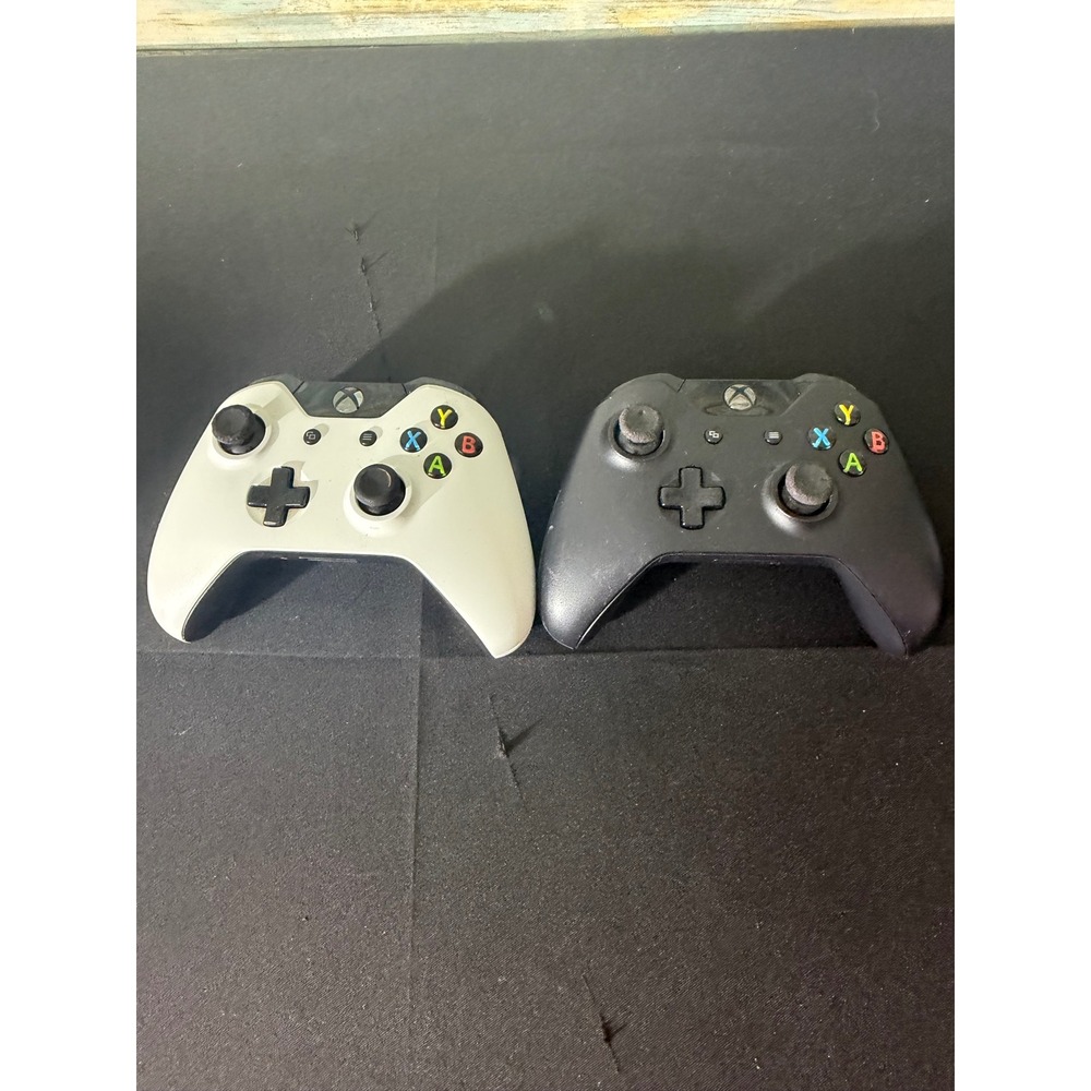 Microsoft Xbox One Wireless Controller Bundle 2 Pack White Black TESTED Works
